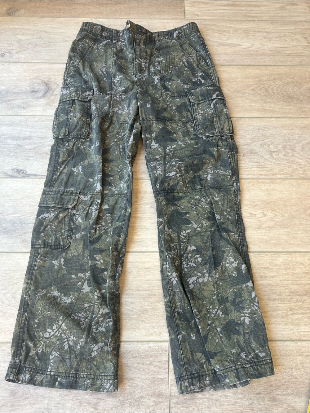Old Navy Boy’s Camo Cargo Pants in Green